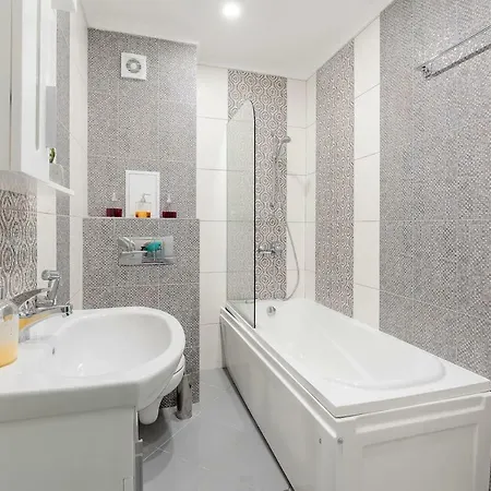 Apartment Modern & Clean 1-bedroom Flat In A Private Sarafovo *
