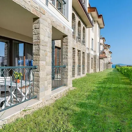Modern & Clean 1-bedroom Flat In A Private Sarafovo Burgas