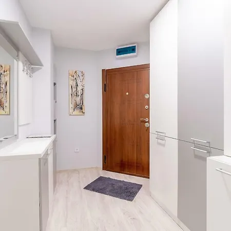 Apartment Modern & Clean 1-bedroom Flat In A Private Sarafovo *