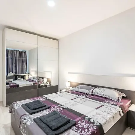 Modern & Clean 1-bedroom Flat In A Private Sarafovo Apartment Burgas