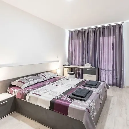 Apartment Modern & Clean 1-bedroom Flat In A Private Sarafovo *
