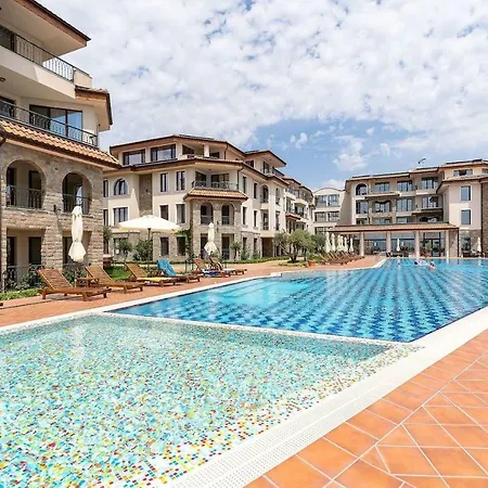 Modern & Clean 1-bedroom Flat In A Private Sarafovo