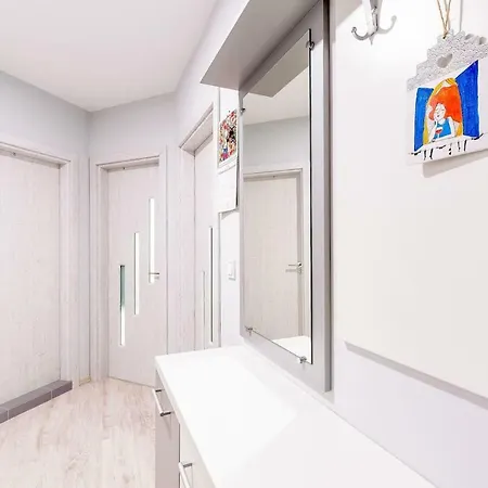 Modern & Clean 1-bedroom Flat In A Private Sarafovo Apartment *