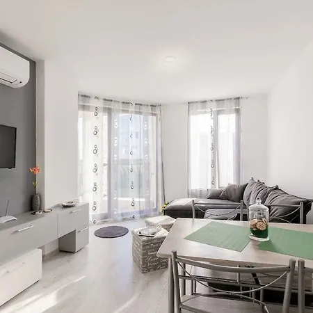 Apartment Modern & Clean 1-bedroom Flat In A Private Sarafovo Burgas